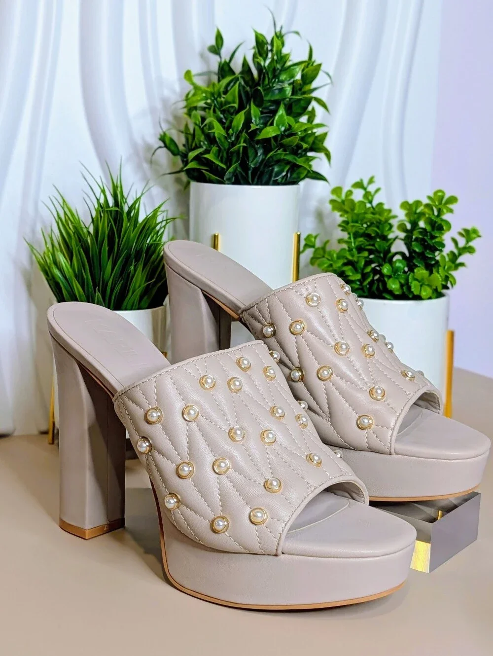 Karl Lagerfeld Aviva Pearl Platform Slide Mule Heels Champagne Shell Size 8 NIB